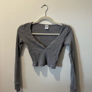 Aritzia Women's Gray V-Neck Top